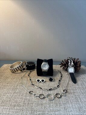 Vintage 80’s Black & Silver Vivani Rhinestone Cuff Watch - Matching Jewelry Set